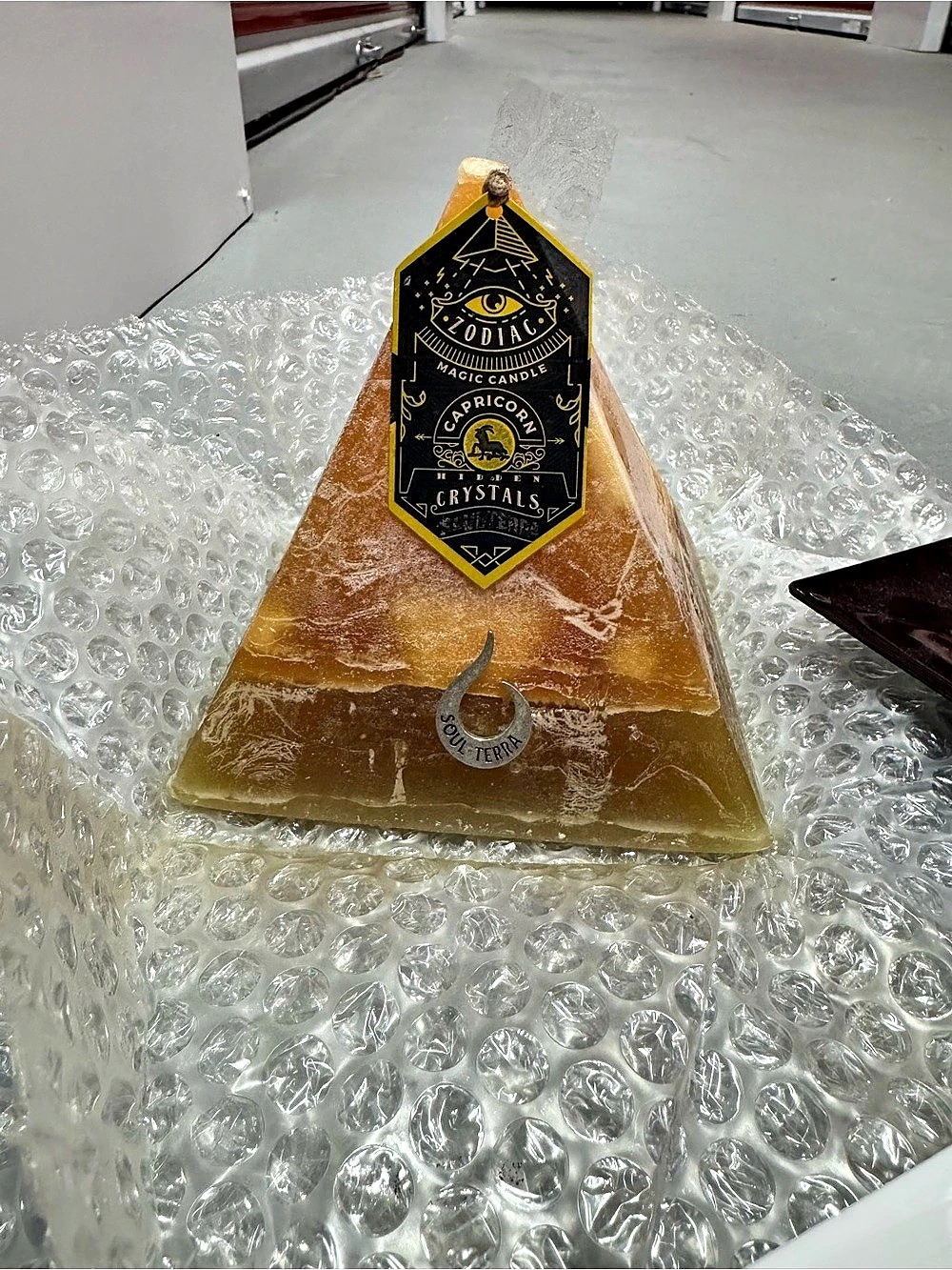 Soulterra Zodiac Capricorn Crystal Pyramid candle